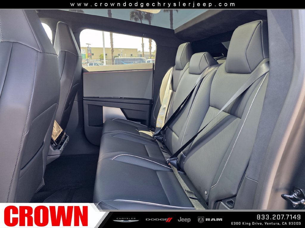 Used 2024 Tesla Cybertruck AWD Crew Cab image 33