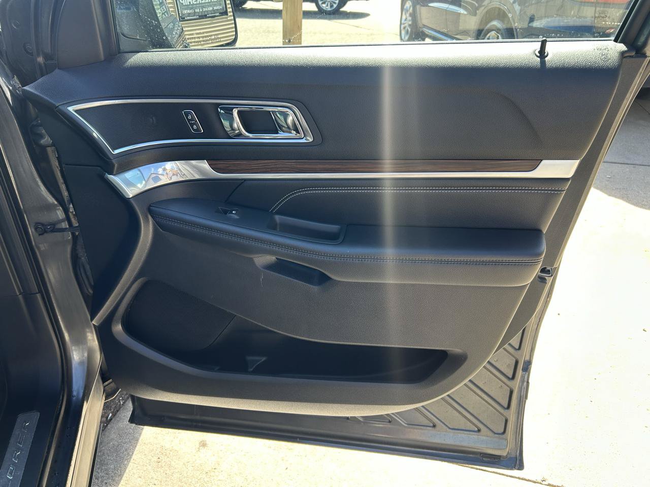 Used 2016 Ford Explorer Limited w/ Equipment Group 301A AWD/4WD image 17