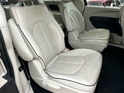 Used 2018 Chrysler Pacifica Limited w/ Advanced Safetytec Group image 15