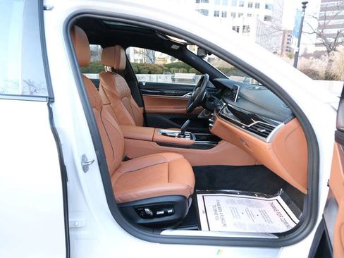 Used 2020 BMW 750i xDrive w/ Executive Package image 37