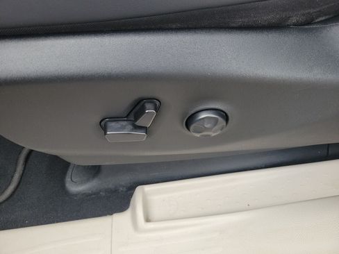 Used 2024 Chrysler Pacifica Touring-L FWD image 15