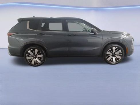 Used 2025 Mitsubishi Outlander SE FWD image 8