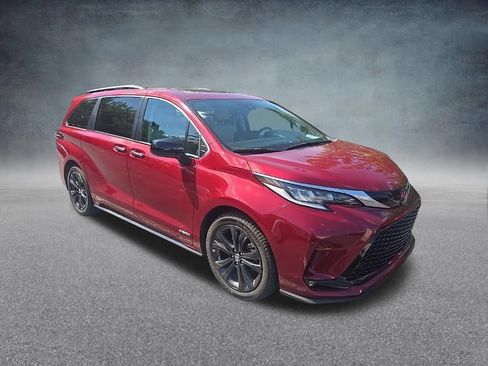 Used 2021 Toyota Sienna XSE w/ XSE Plus Package FWD image 12