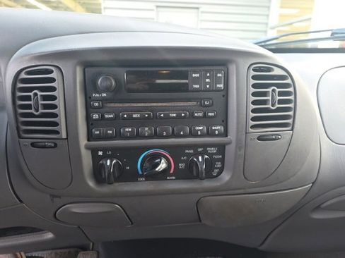 Used 2002 Ford F150 XLT image 10