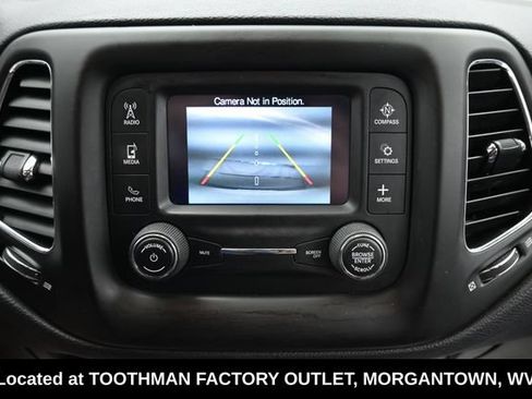 Used 2017 Jeep Compass Latitude AWD/4WD image 17