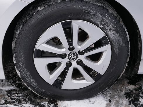 Used 2017 Toyota Prius Two image 15