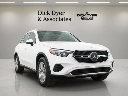 Used 2026 Mercedes-Benz GLC 300 4MATIC image 3