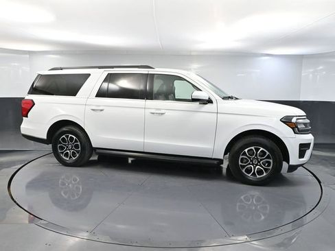 Used 2024 Ford Expedition Max XLT image 4