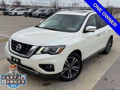 Used 2017 Nissan Pathfinder Platinum w/ Family Entertainment Package image 4