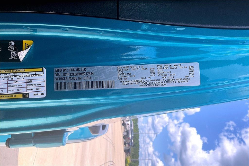 Used 2024 Jeep Wrangler Unlimited Sahara w/ Safety Group AWD/4WD image 31