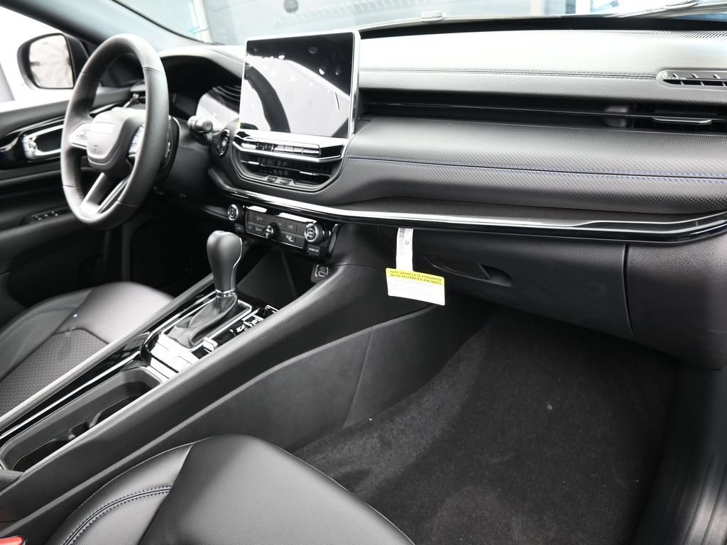 New 2026 Jeep Compass Latitude AWD/4WD image 38
