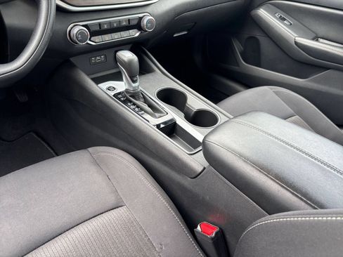 Used 2025 Nissan Altima 2.5 SV FWD image 36