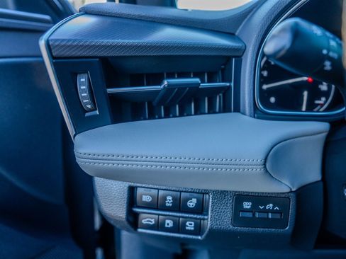 Used 2020 Toyota Avalon Touring image 18