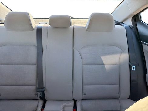 Used 2017 Hyundai Elantra SE FWD image 15
