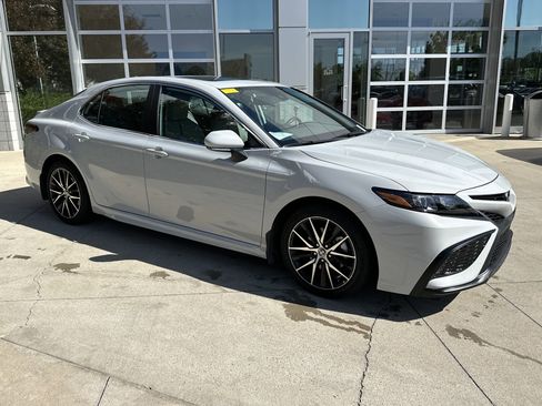 Used 2023 Toyota Camry SE w/ Convenience Package image 2