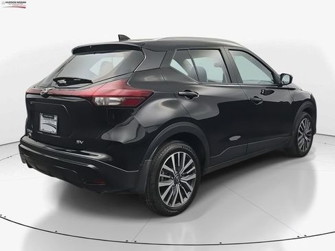Used 2024 Nissan Kicks SV image 10