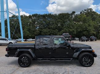 Used 2025 Jeep Gladiator Sport AWD/4WD video 1