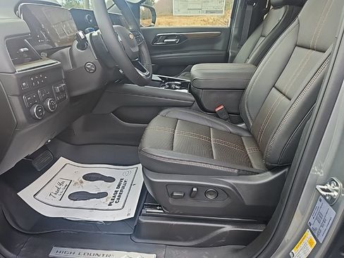 New 2026 Chevrolet Suburban High Country image 9