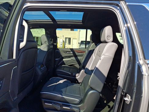 Used 2024 Cadillac Escalade ESV Premium Luxury AWD/4WD image 23