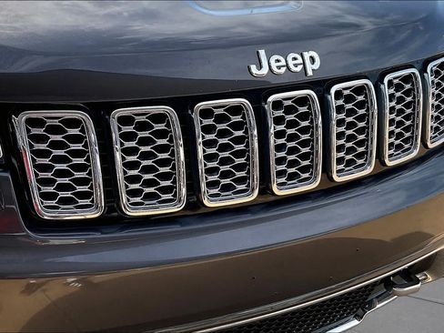Used 2020 Jeep Grand Cherokee Overland AWD/4WD image 29