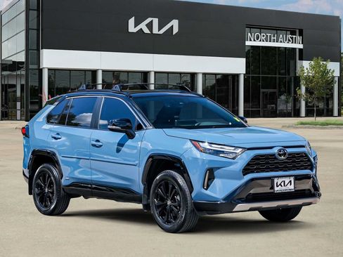 Used 2025 Toyota RAV4 XSE AWD/4WD image 7