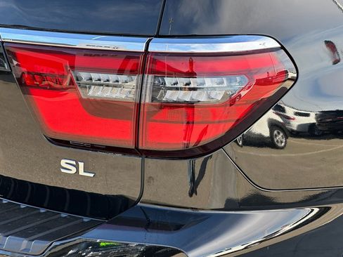 Used 2023 Nissan Armada SL w/ Captain's Chairs Package image 21