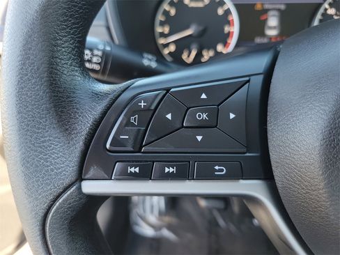 Used 2024 Nissan Altima 2.5 SV image 6