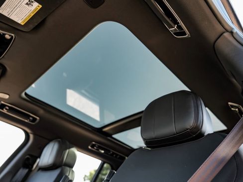 Used 2023 Land Rover Range Rover SE image 20