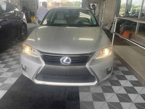 Used 2015 Lexus CT 200h w/ Seat Comfort Package FWD image 2