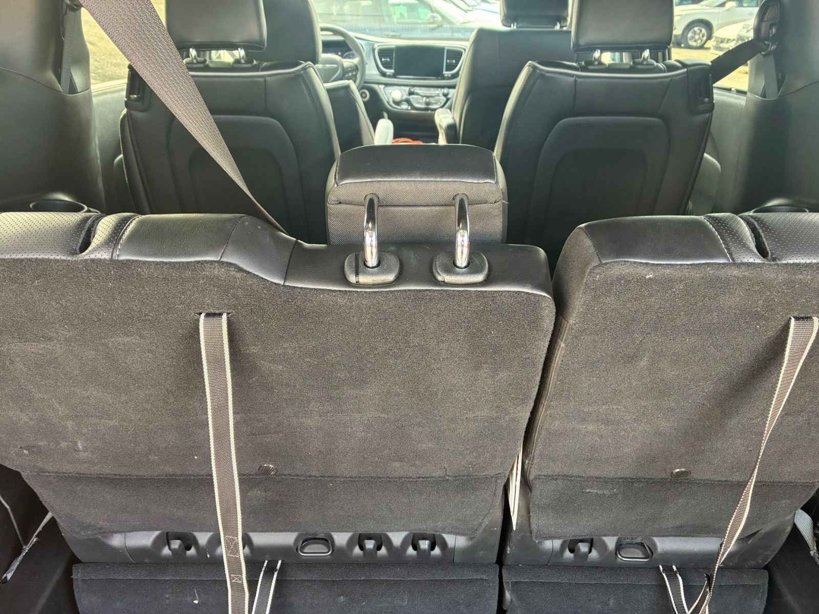 Used 2025 Chrysler Pacifica Limited FWD image 27