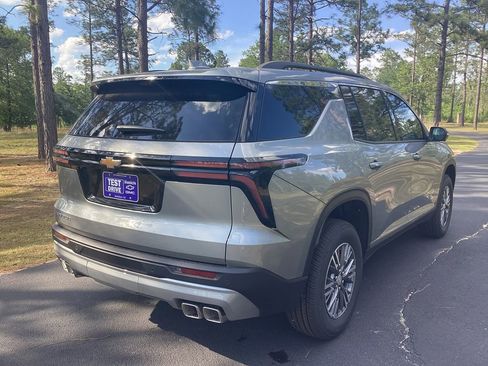 New 2026 Chevrolet Traverse LT w/ Driver Confidence Package FWD image 4