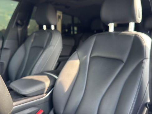 Used 2019 Audi Q8 Premium Plus w/ Premium Plus AWD/4WD image 22