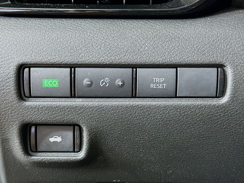 Used 2025 Nissan Sentra SV FWD image 17
