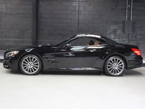 Used 2017 Mercedes-Benz SL 550 image 4