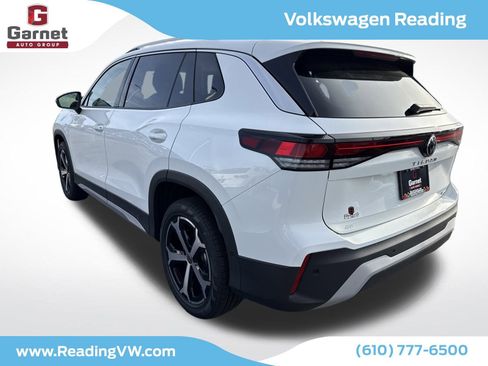 New 2025 Volkswagen Tiguan SE image 3