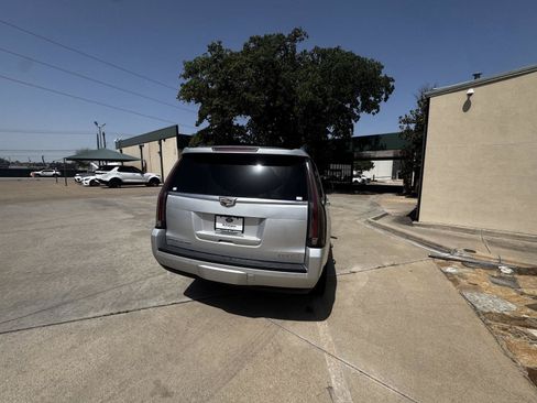 Used 2017 Cadillac Escalade Platinum AWD/4WD image 5