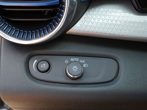 New 2026 Chevrolet Trax LT w/ Sunroof Package FWD image 22