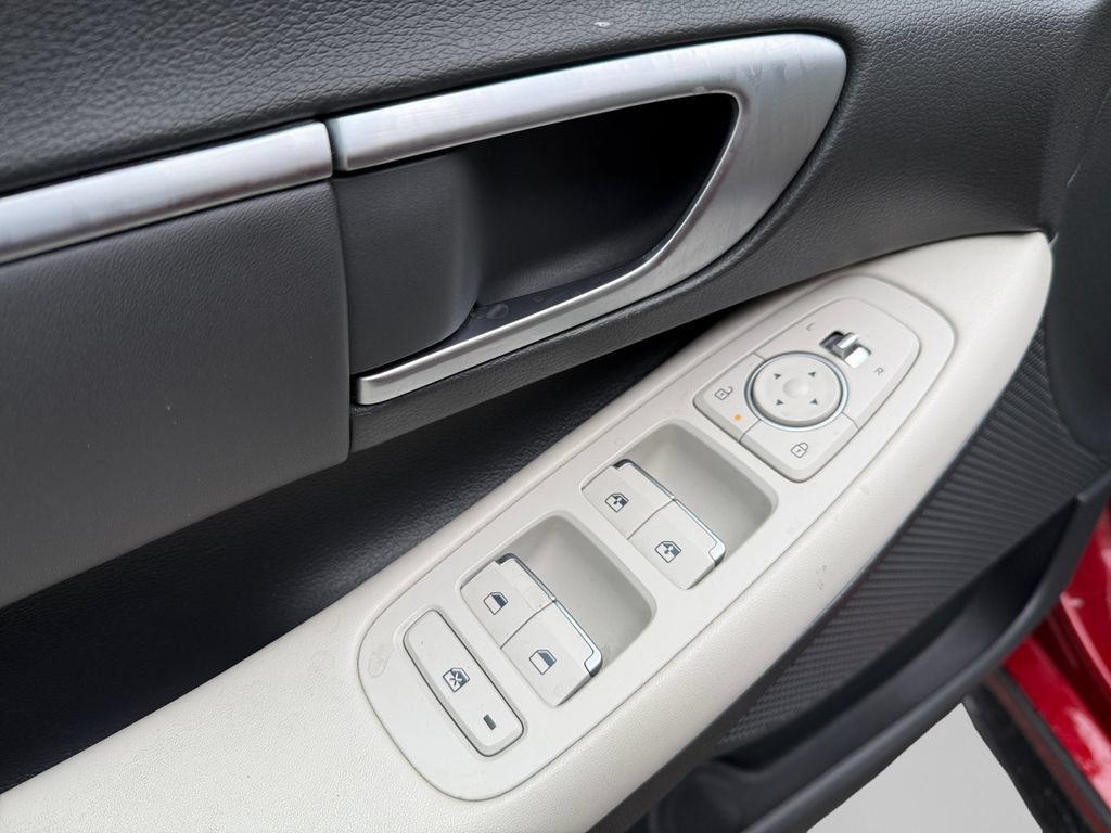 Used 2025 Hyundai Sonata SEL FWD image 20
