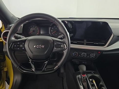Used 2024 Chevrolet Trax RS FWD image 11