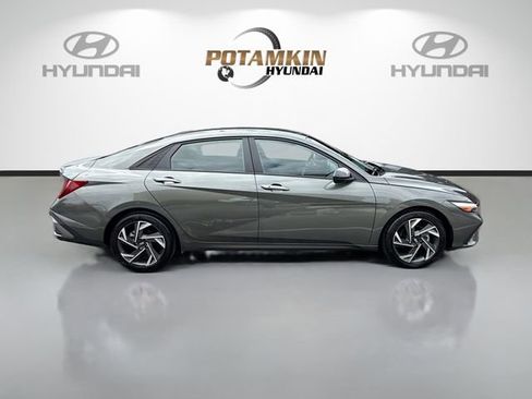 Certified 2025 Hyundai Elantra Sport image 4