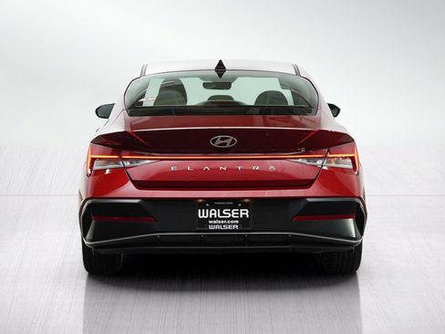 Used 2025 Hyundai Elantra SEL FWD image 4