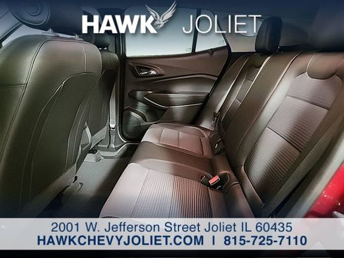 Used 2025 Chevrolet Trax LT w/ LT Convenience Package FWD image 13