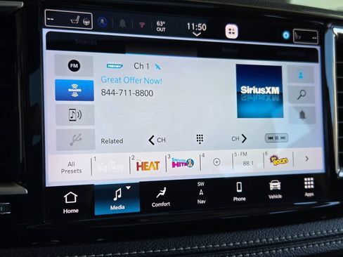 Used 2021 Chrysler Pacifica Limited AWD/4WD image 6