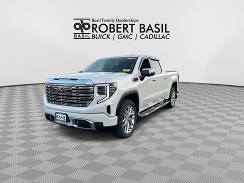 Used 2023 GMC Sierra 1500 Denali w/ Technology Package AWD/4WD image 4