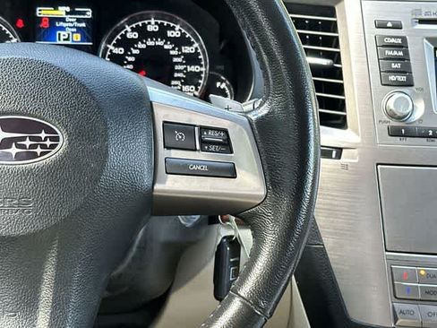 Used 2013 Subaru Outback 3.6R Limited w/ Moonroof Pkg AWD/4WD image 10