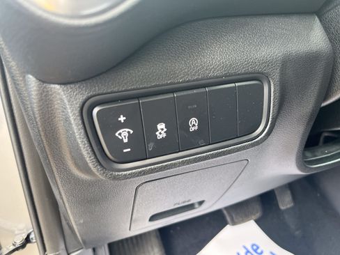 Used 2025 Kia Soul LX w/ LX Technology Package FWD image 23