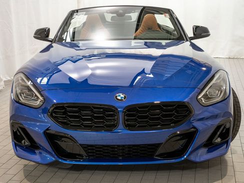 Used 2025 BMW Z4 M40i w/ Edition image 3