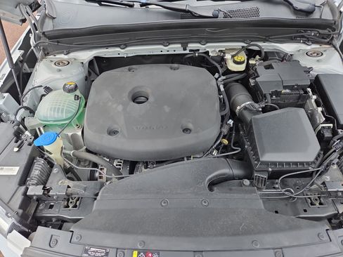 Used 2021 Volvo XC40 T5 R-Design w/ Climate Package image 34