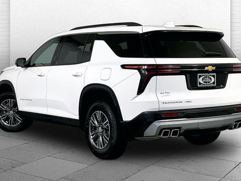 Used 2024 Chevrolet Traverse LT AWD/4WD image 11