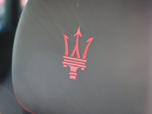 Used 2022 Maserati Levante Modena AWD/4WD image 33